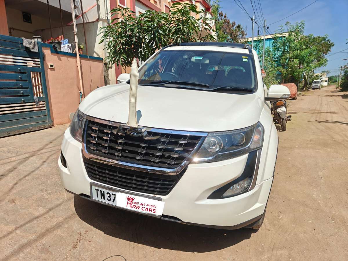 Mahindra XUV500 W7 AT